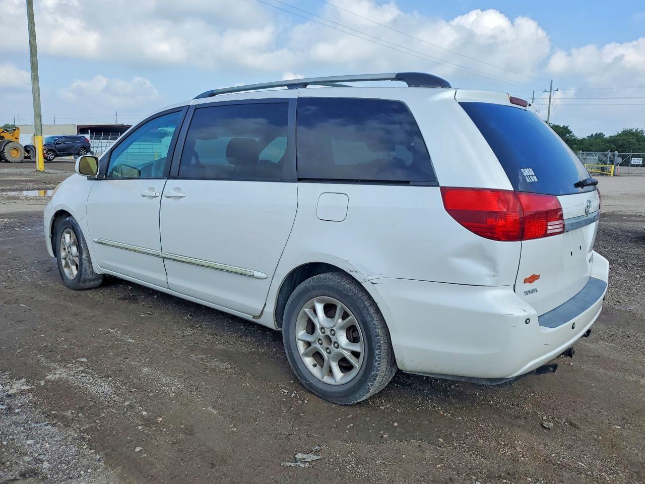 2004 Toyota Sienna Xle Limited 7 Passenger - Image 2