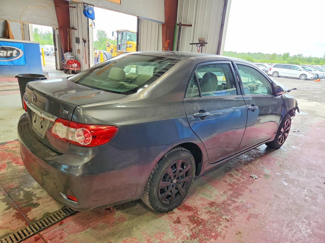 2013 Toyota Corolla Le - Image 3