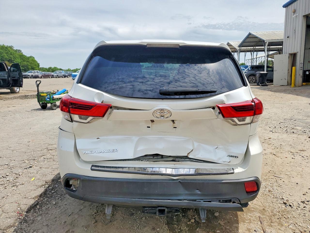 2018 Toyota Highlander Le - Фото 6
