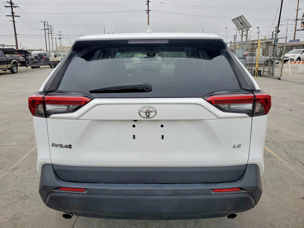 2022 Toyota Rav4 Le - Фото 6