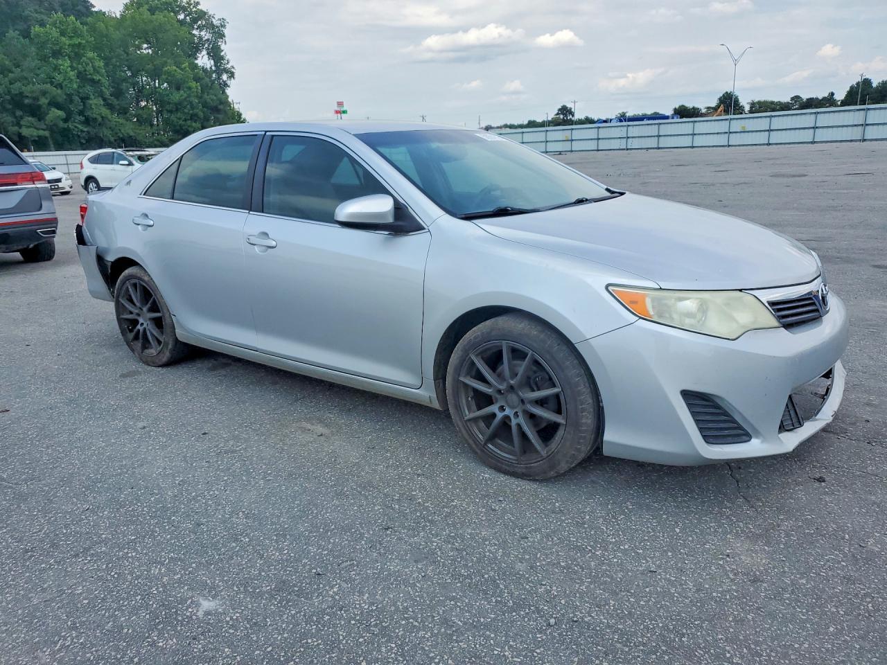 2012 Toyota Camry L - Фото 4