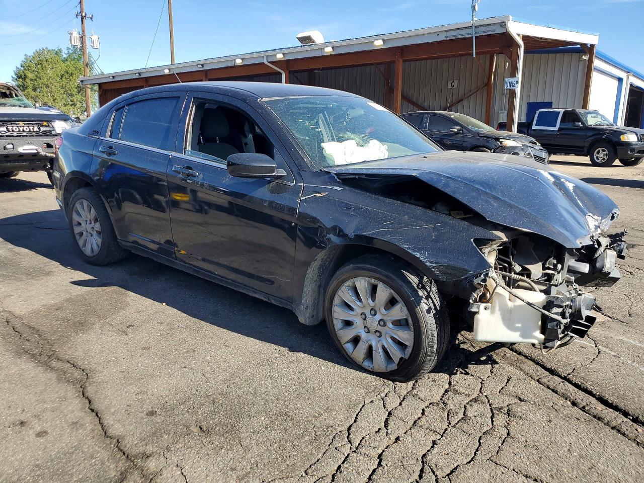 2011 Chrysler 200 Lx - Image 4