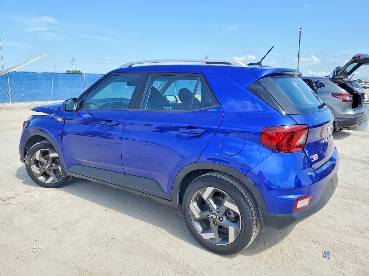 2023 Hyundai Venue Limited - Фото 2
