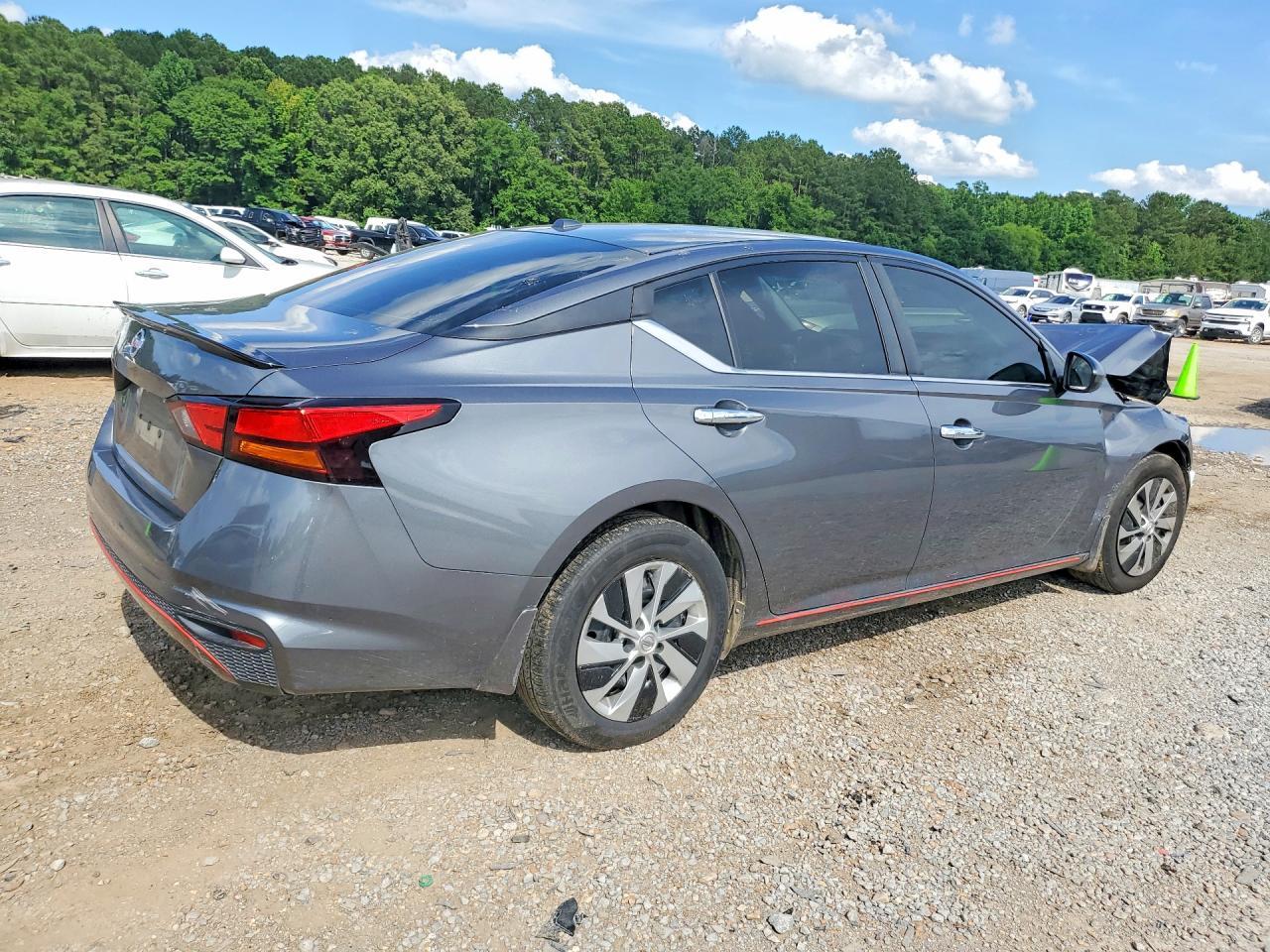2019 Nissan Altima S - Фото 3