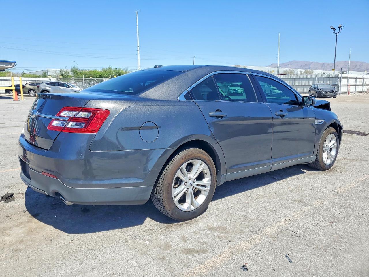 2018 Ford Taurus Se - Фото 3