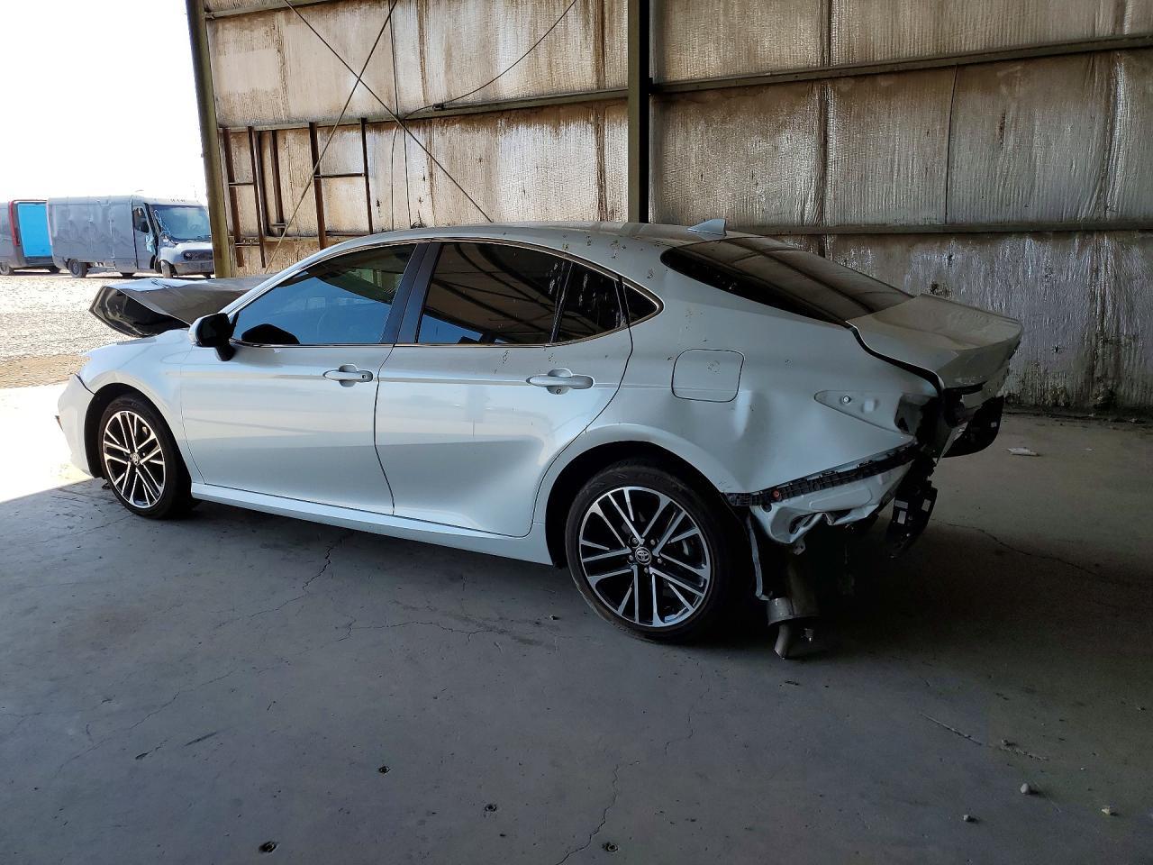 2025 Toyota Camry Xle - Image 2