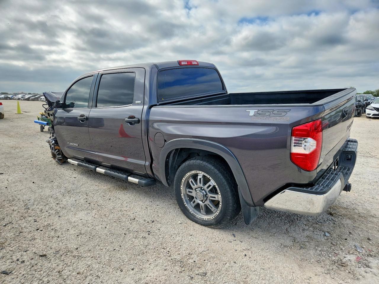 2017 Toyota Tundra Crewmax Sr5 - Фото 2