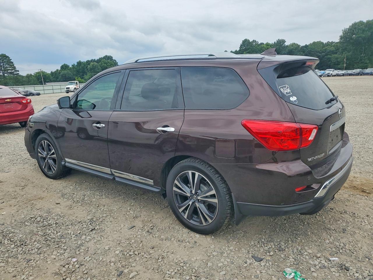 2020 Nissan Pathfinder Platinum - Image 2