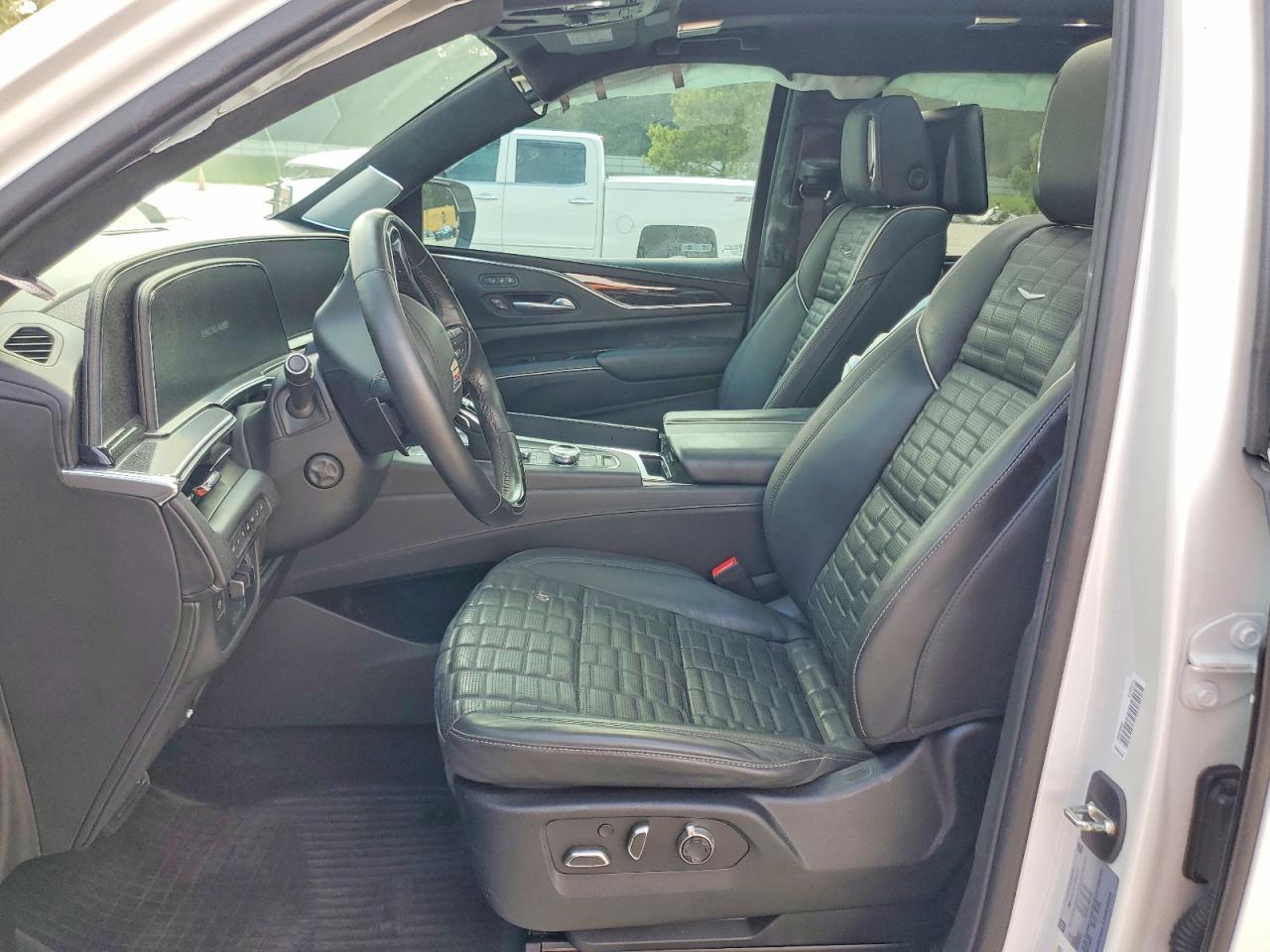 2023 Cadillac Escalade Sport Platinum - Image 7