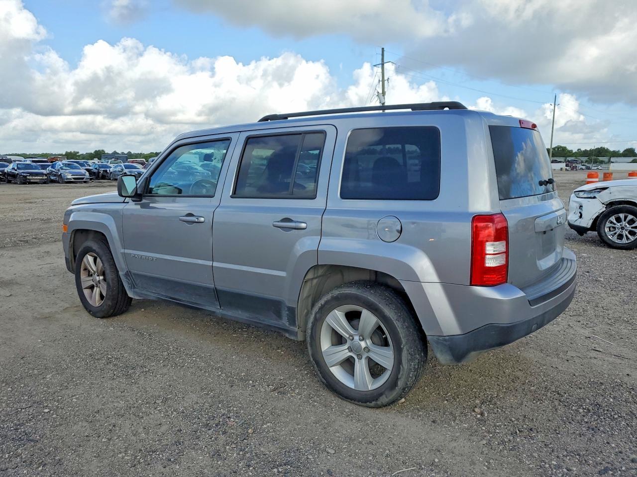 2016 Jeep Patriot Latitude - Фото 2
