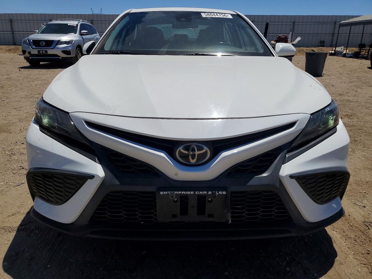 2021 Toyota Camry Se - Image 5