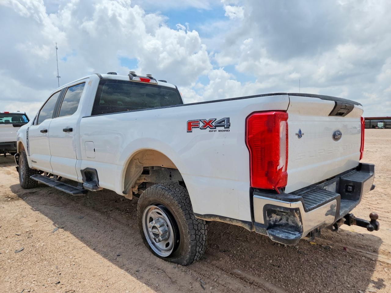 2023 Ford F250 Super Duty - Image 2