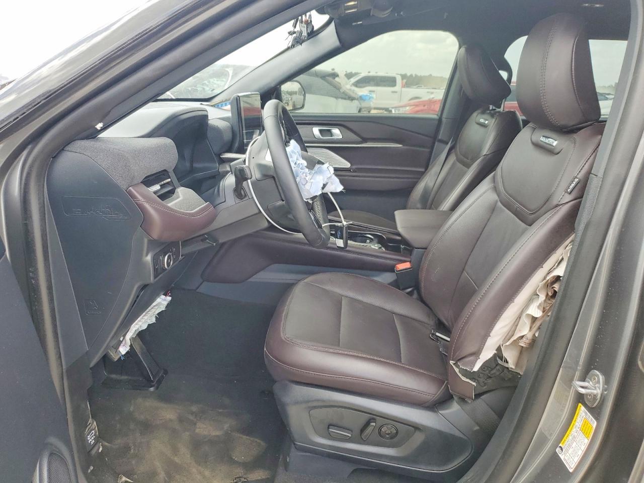 2026 Ford Explorer Platinum - Image 7