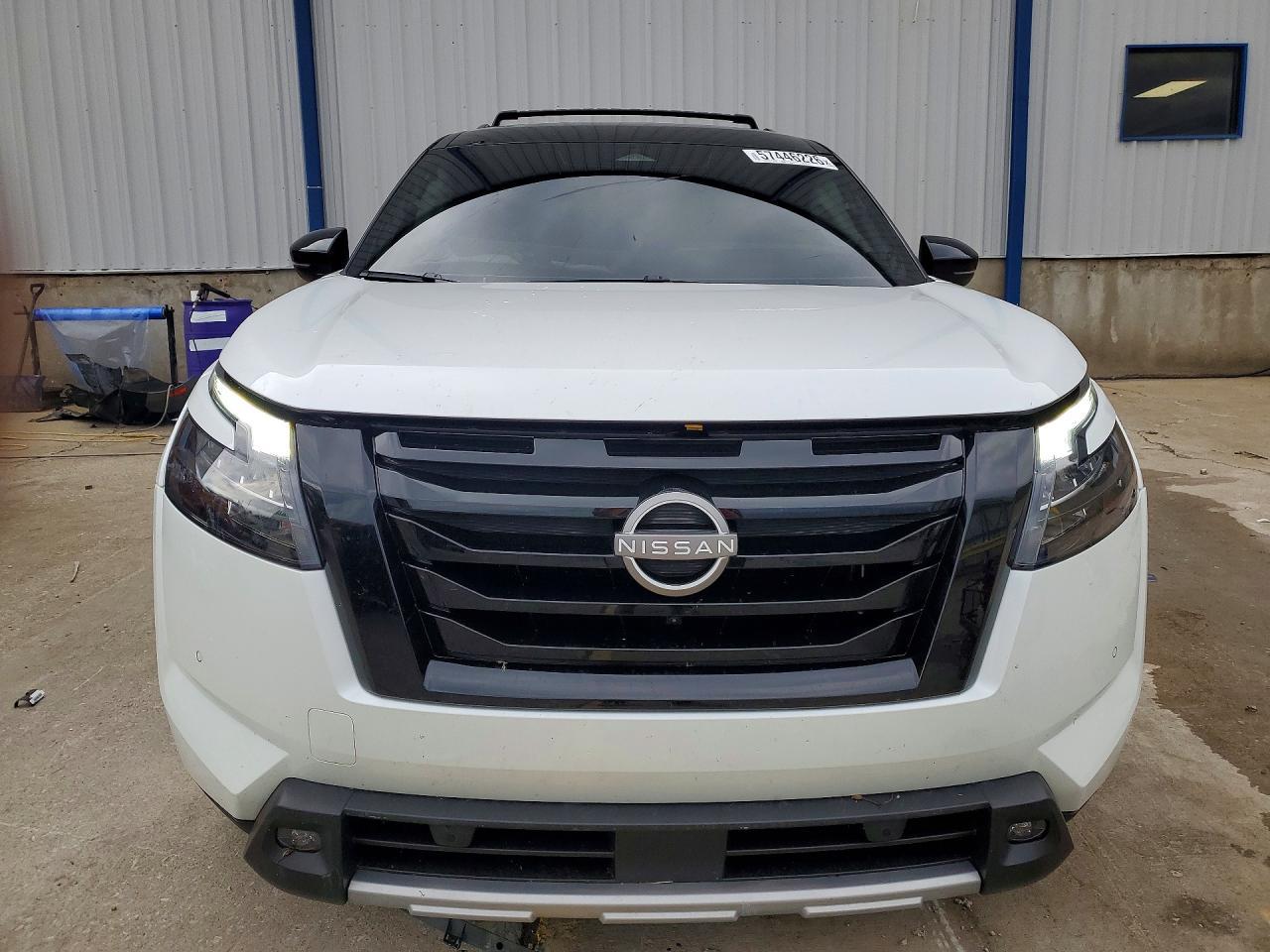 2025 Nissan Pathfinder Platinum - Image 5