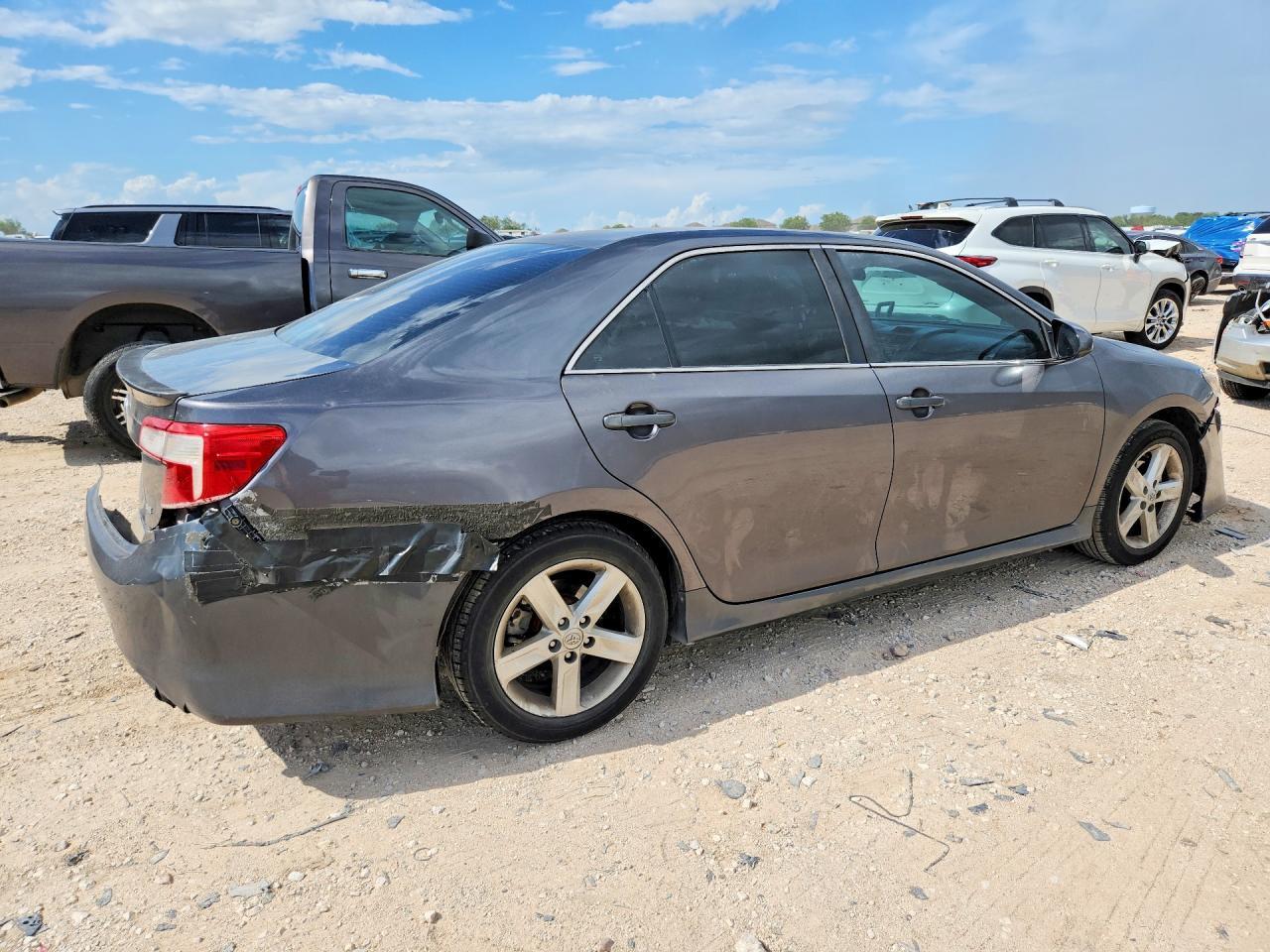 2014 Toyota Camry Se - Фото 3