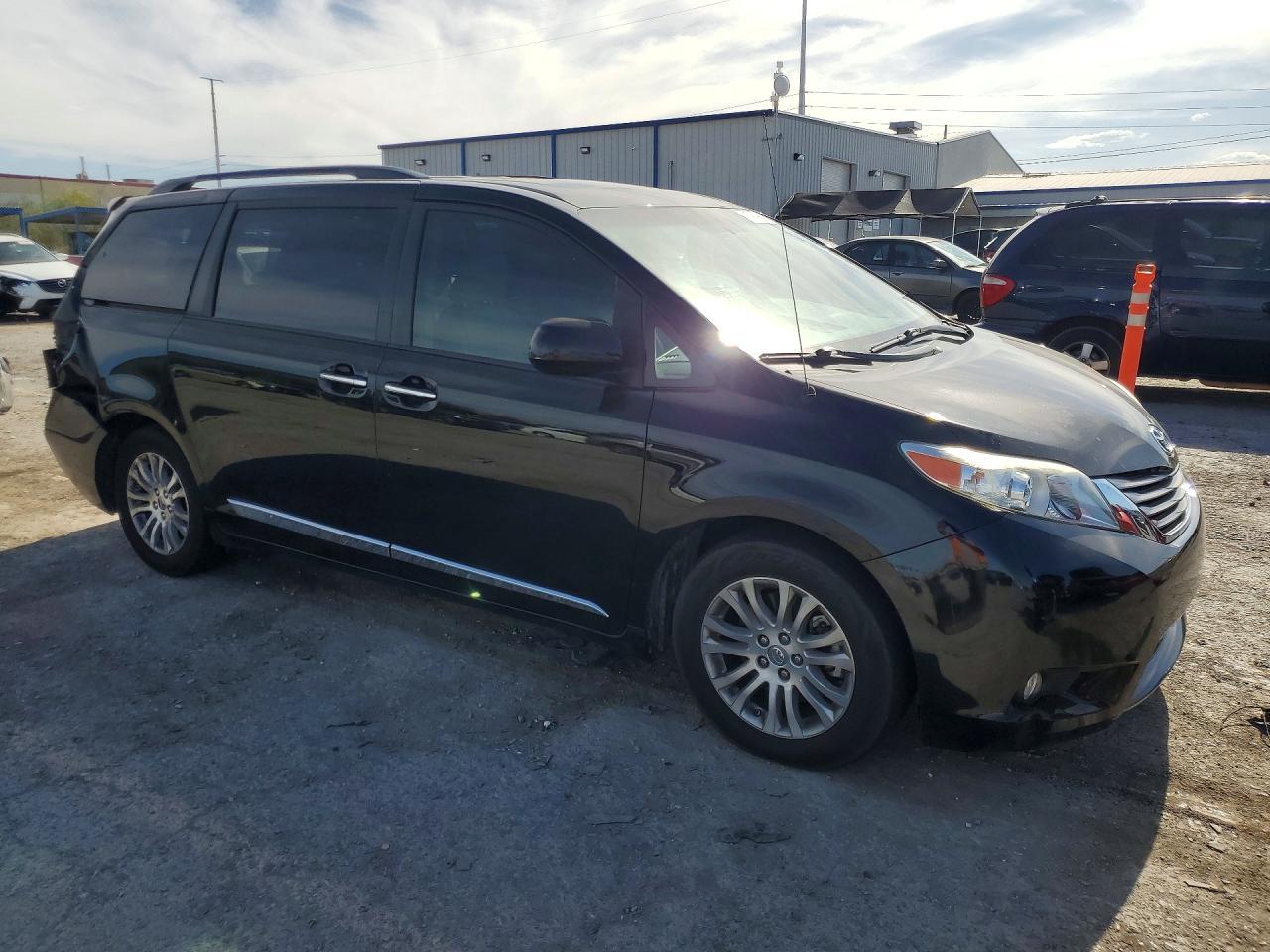 2014 Toyota Sienna Xle 8-Passenger - Фото 4