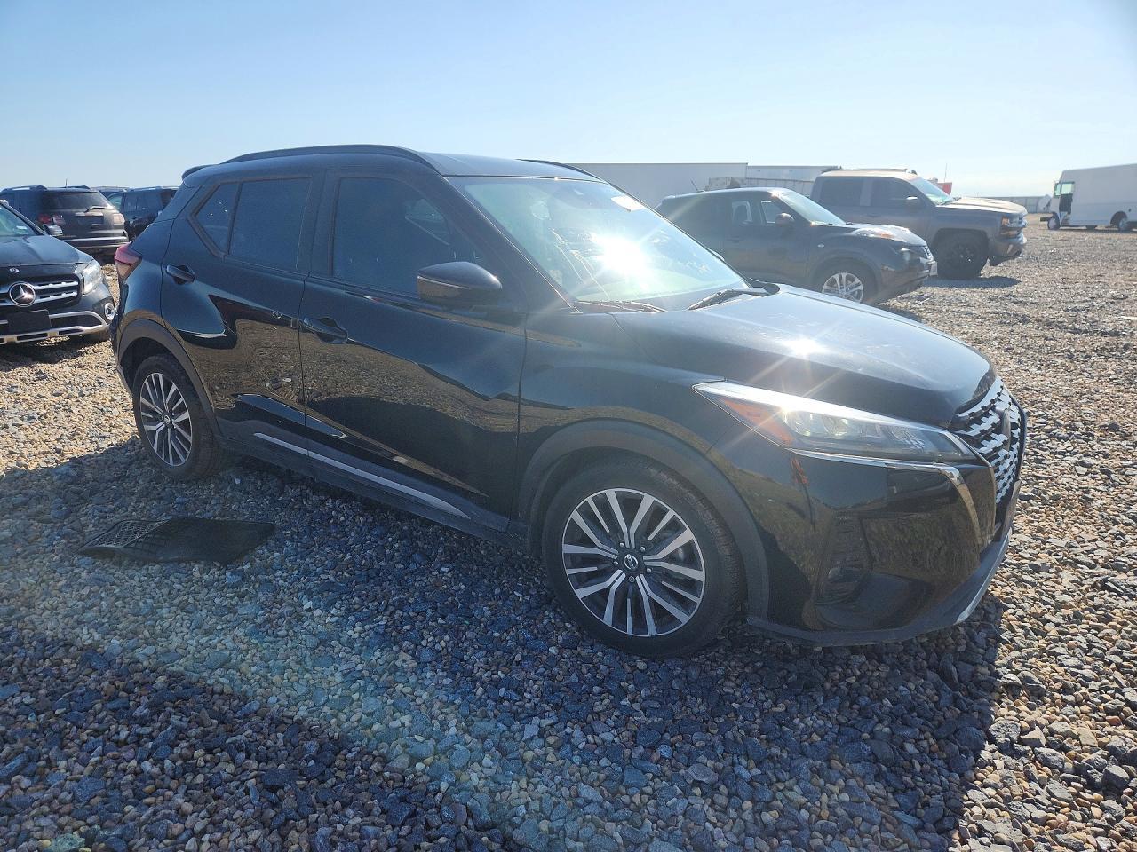 2021 Nissan Kicks Sr - Image 4