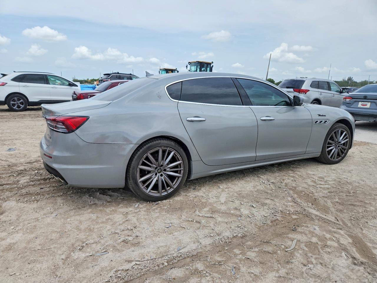 2022 Maserati Quattroporte Modena - Фото 3