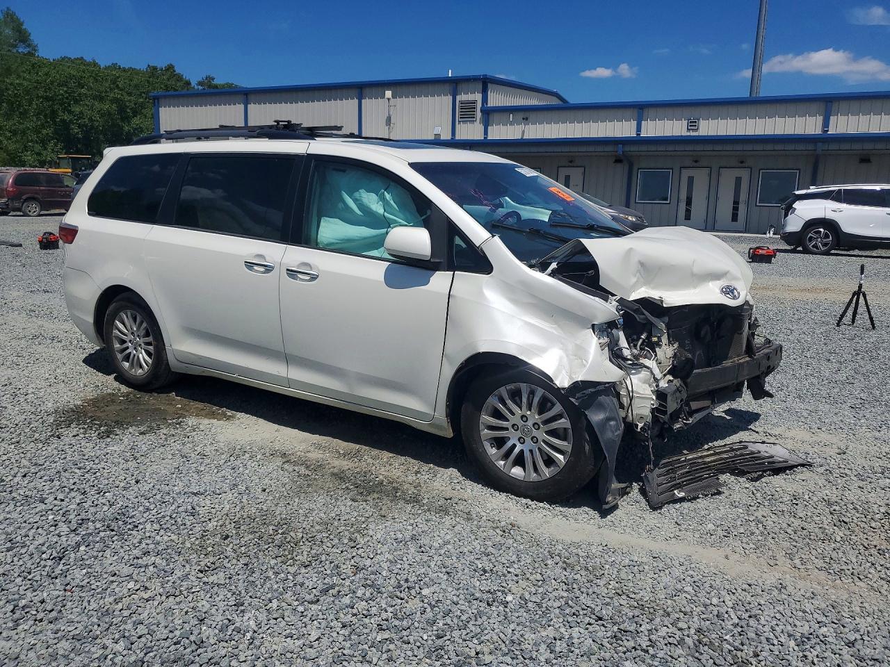 2017 Toyota Sienna Xle Premium 8-Passenger - Фото 4