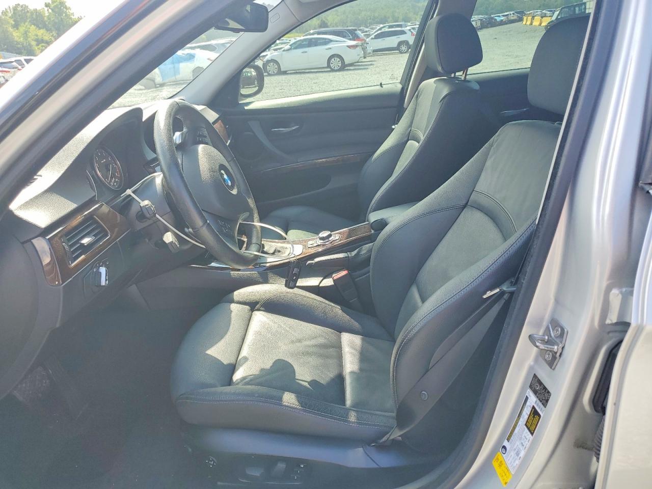 2010 BMW 335 Xi - Image 7