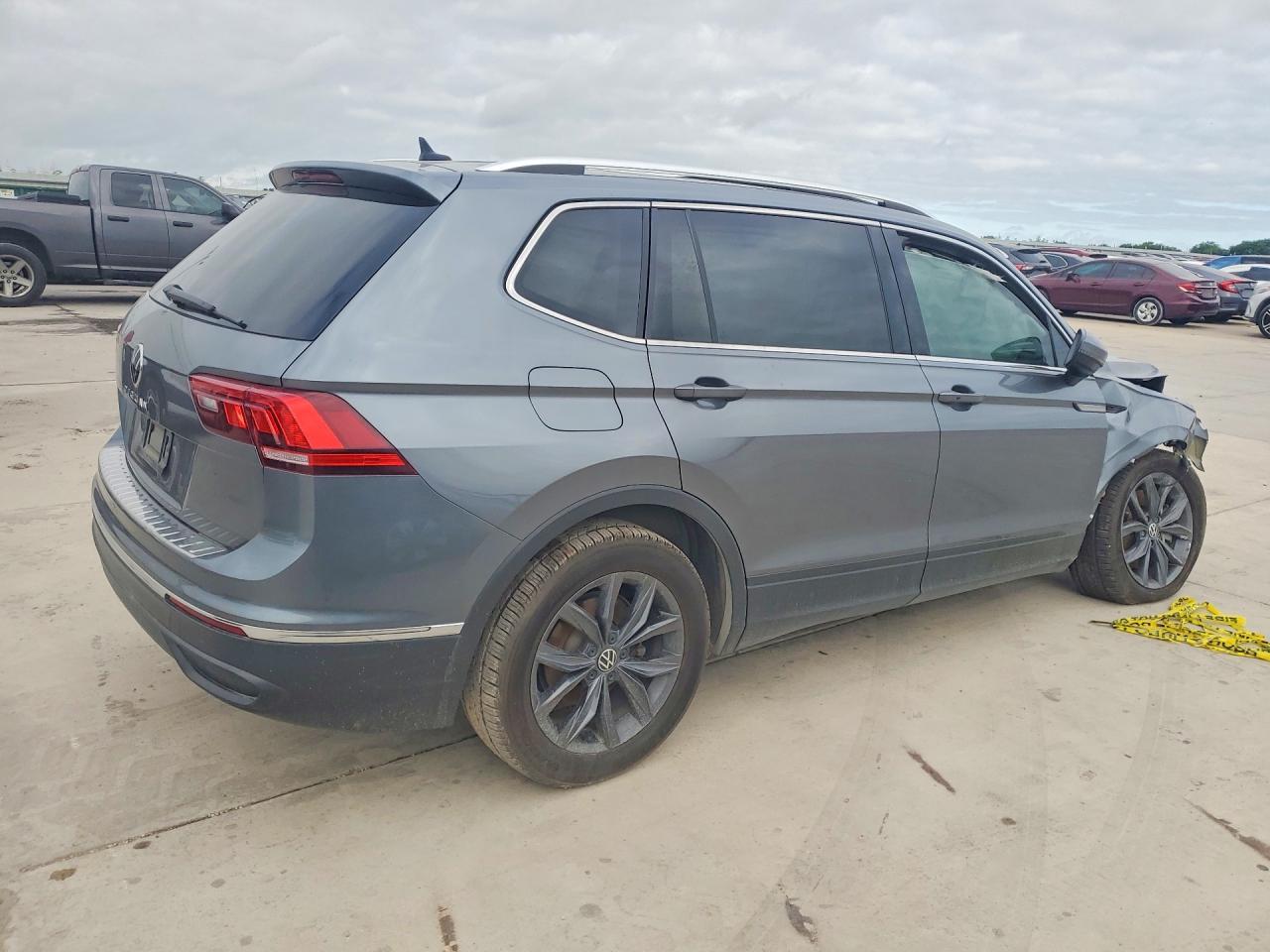 2022 Volkswagen Tiguan Se - Фото 3