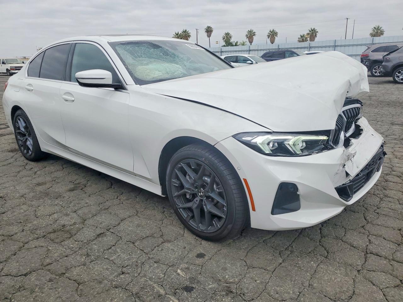 2025 BMW 330I - Фото 4