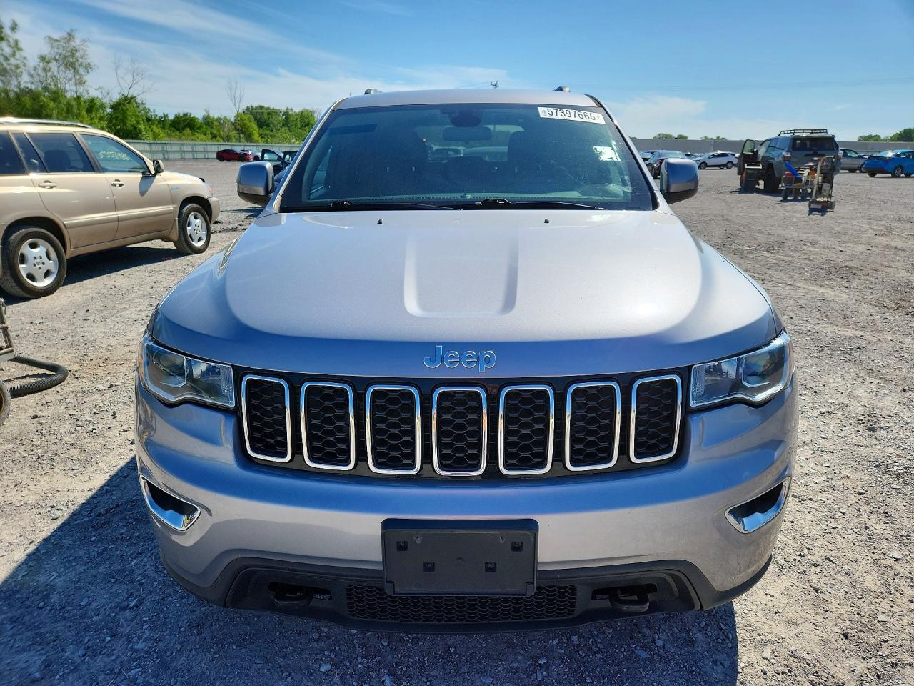 2019 Jeep Grand Cherokee Laredo - Image 5