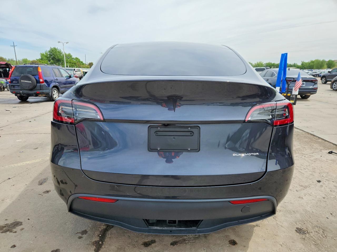 2025 Tesla Model Y - Фото 6