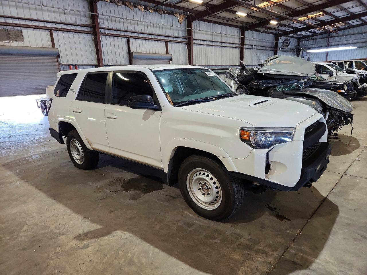 2017 Toyota 4Runner Deluxe V6 - Фото 4