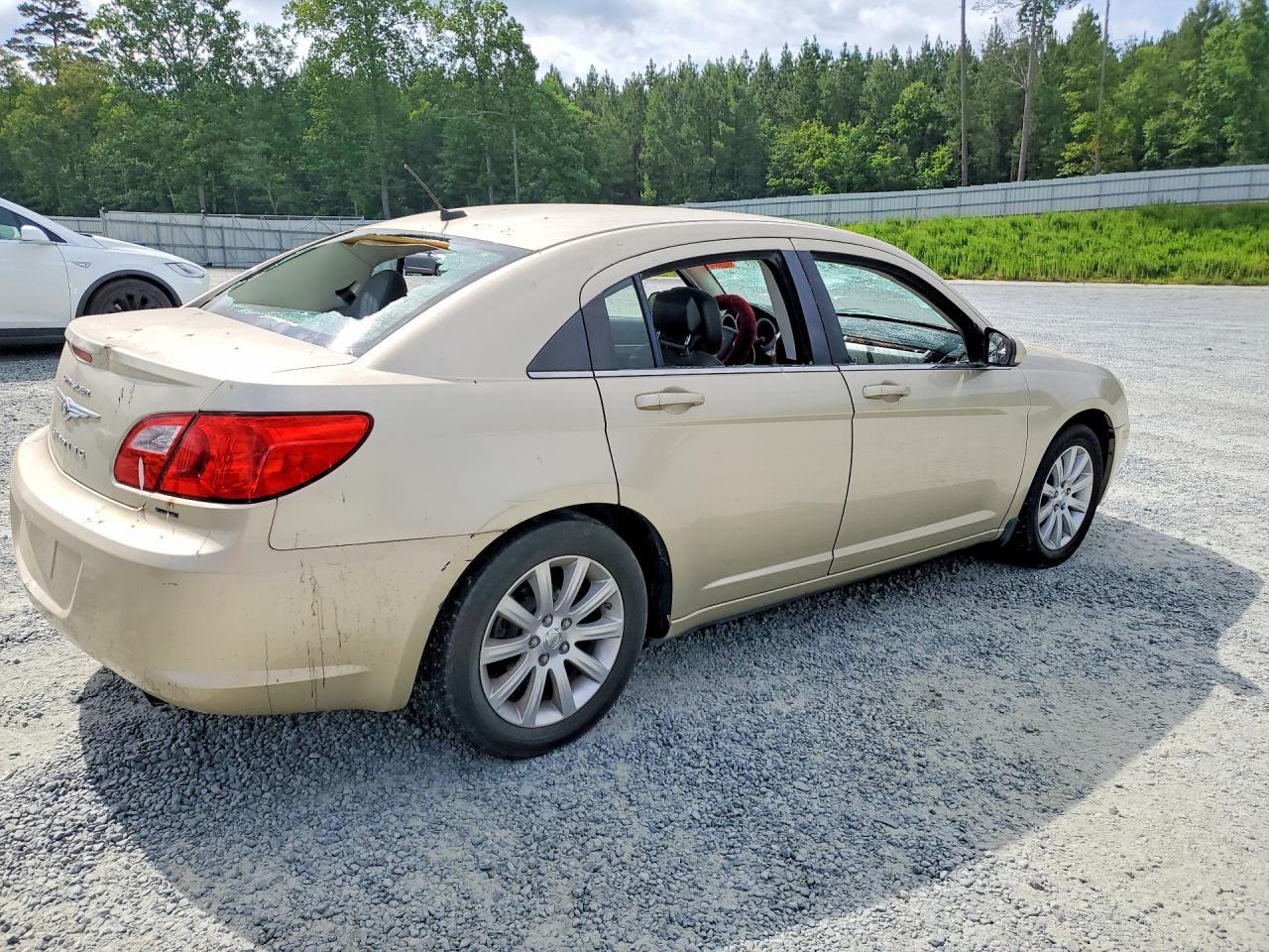 2010 Chrysler Sebring Limited - Image 3