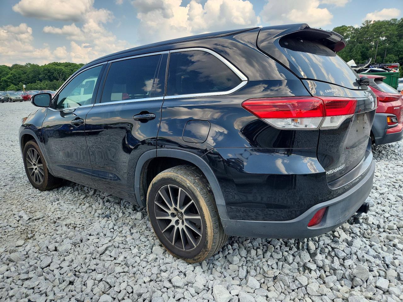 2017 Toyota Highlander Se - Фото 2