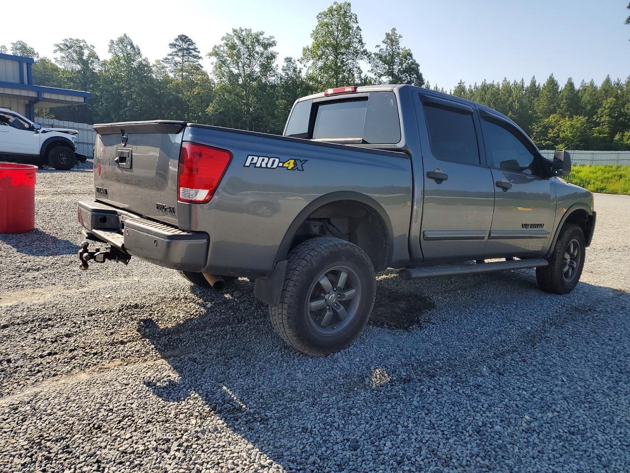 2013 Nissan Titan Sv - Image 3