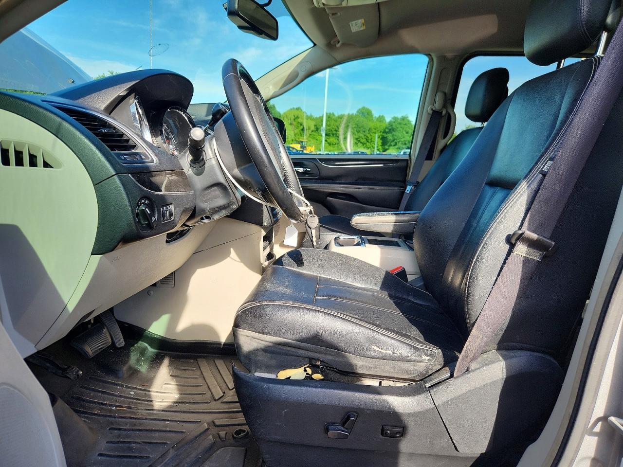 2014 Chrysler Town & Country Touring - Фото 7