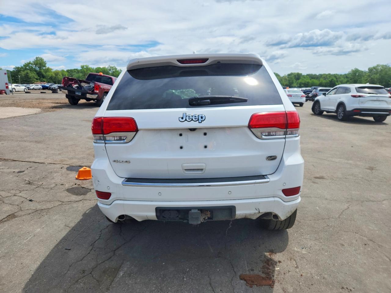 2018 Jeep Grand Cherokee Overland - Image 6