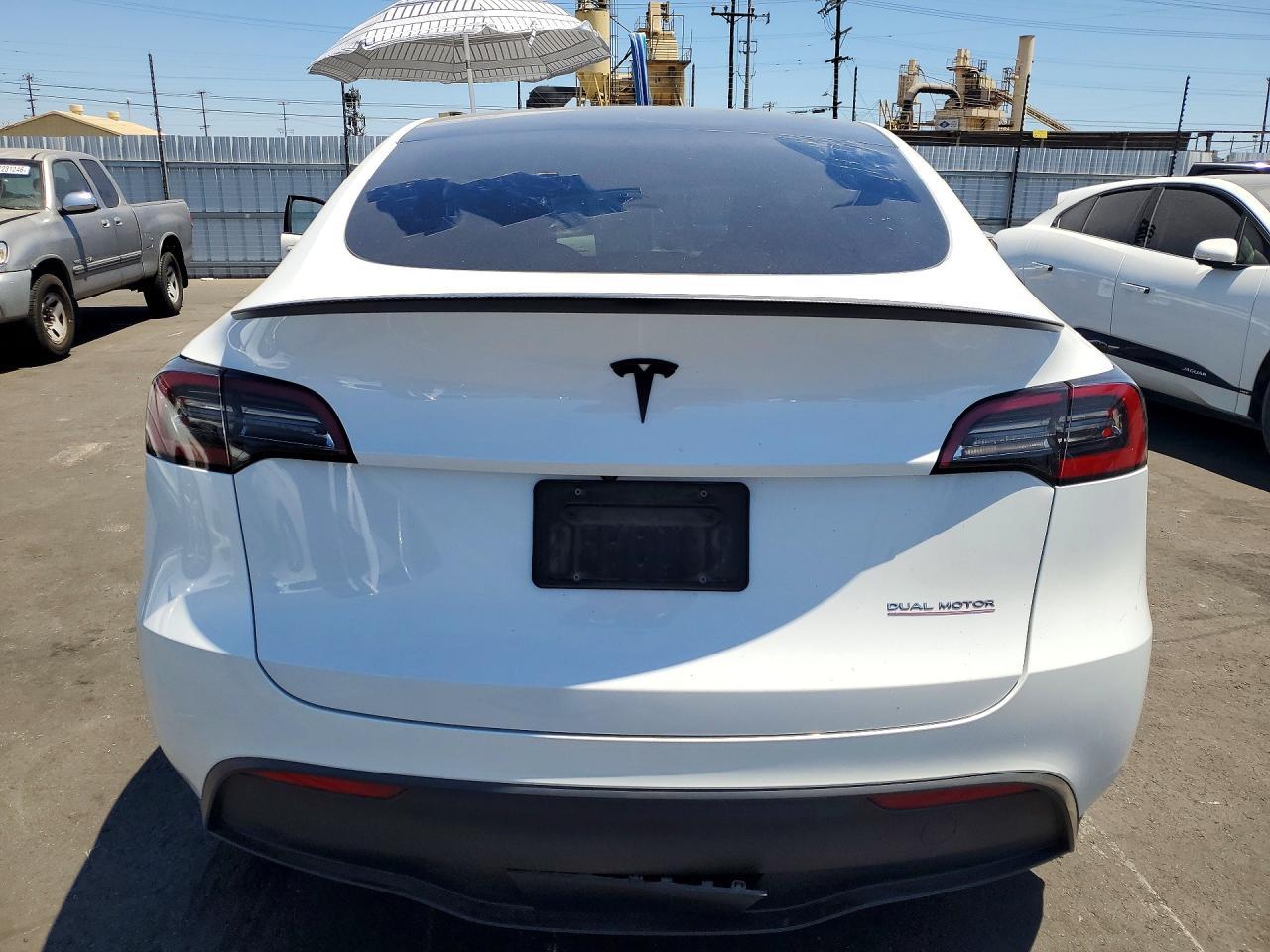 2023 Tesla Model Y - Image 6
