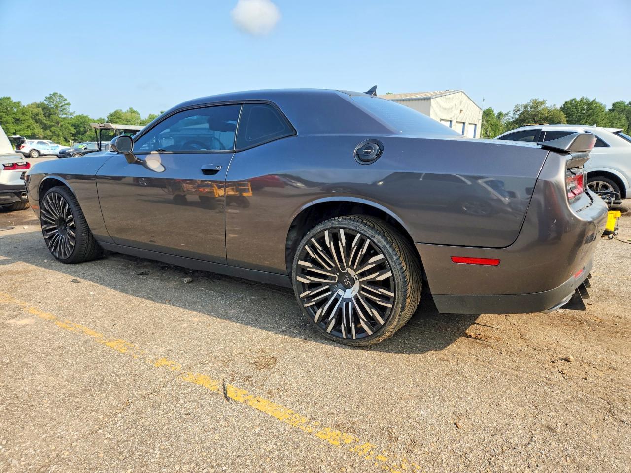 2017 Dodge Challenger Sxt - Image 2