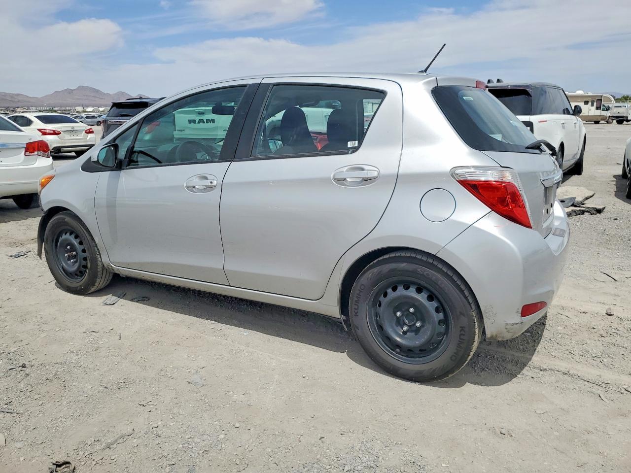 2014 Toyota Yaris 5-Door L Fleet - Фото 2