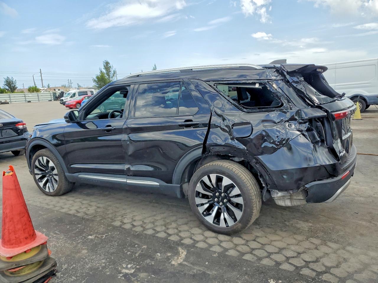 2025 Ford Explorer Platinum - Фото 2
