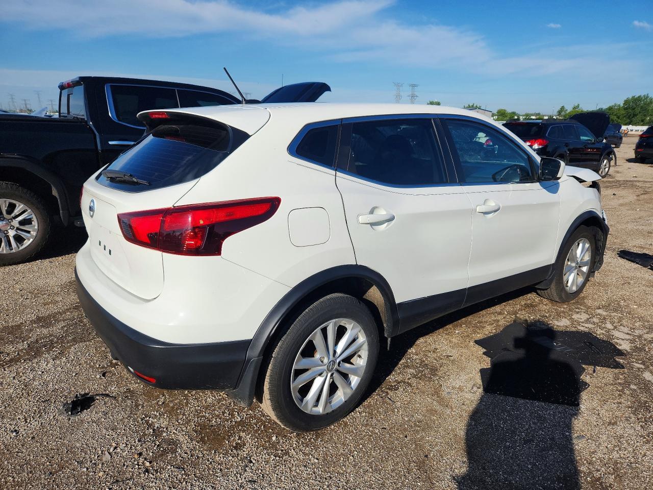 2017 Nissan Rogue Sport S - Image 3