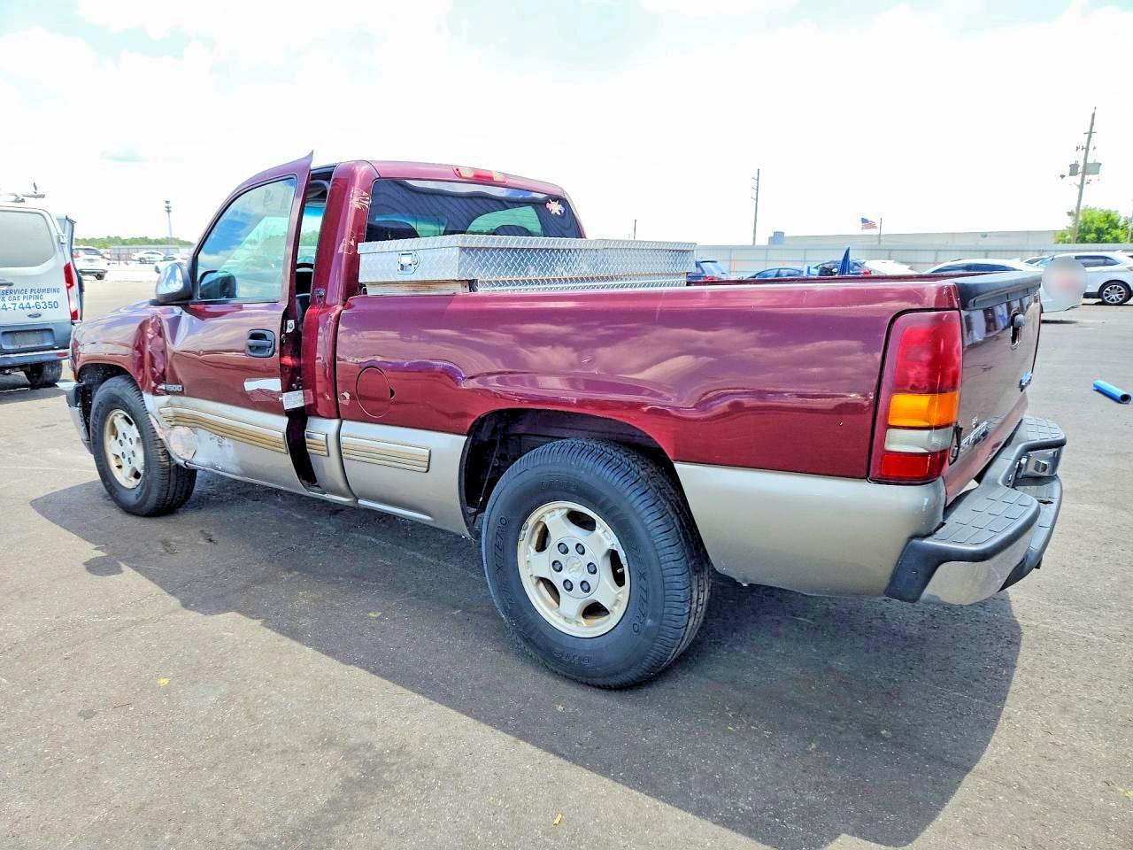 2001 Chevrolet Silverado C1500 - Image 2