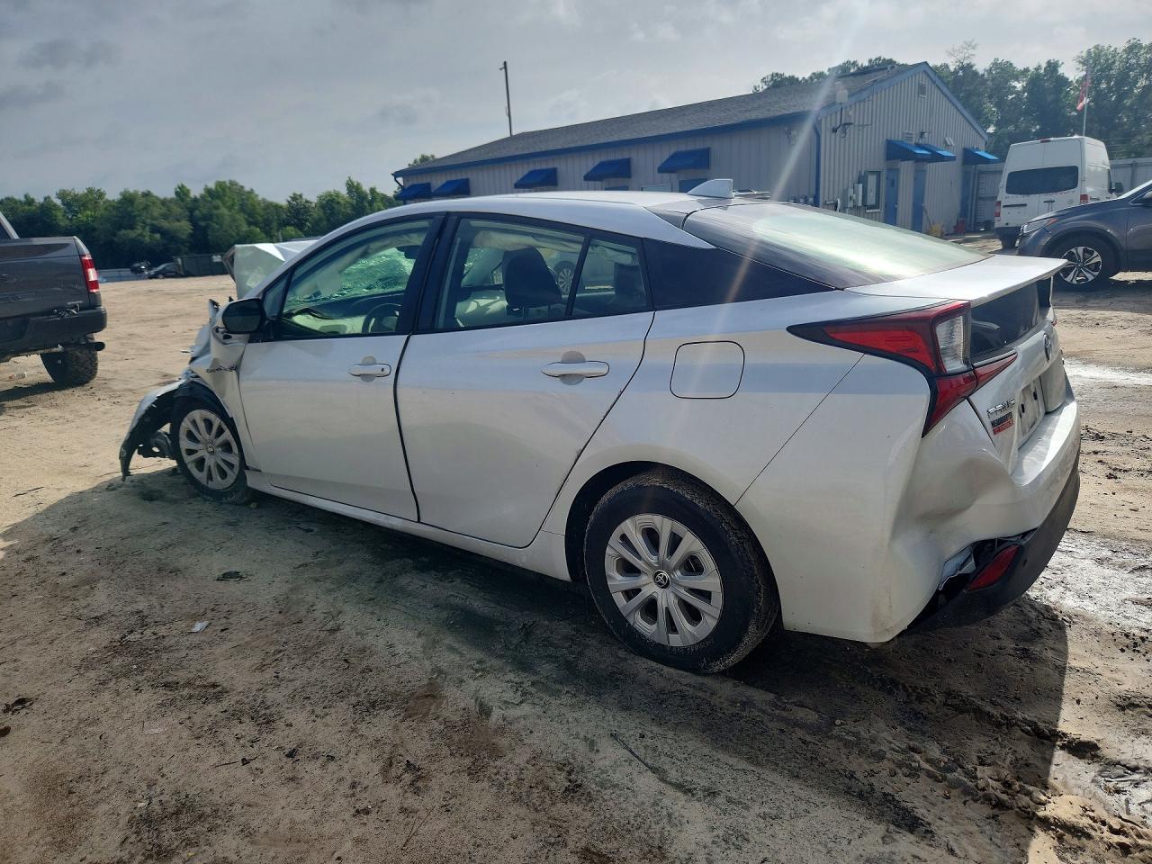 2022 Toyota Prius L Eco - Фото 2