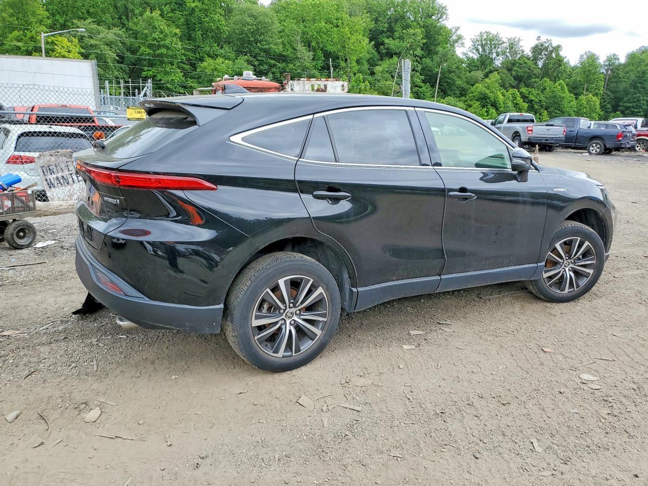 2021 Toyota Venza Le - Image 3