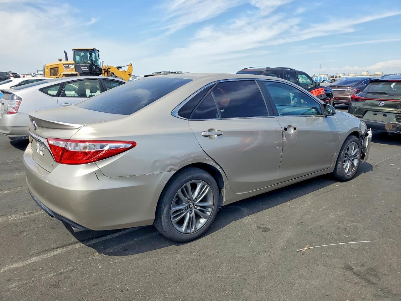 2015 Toyota Camry Se - Фото 3