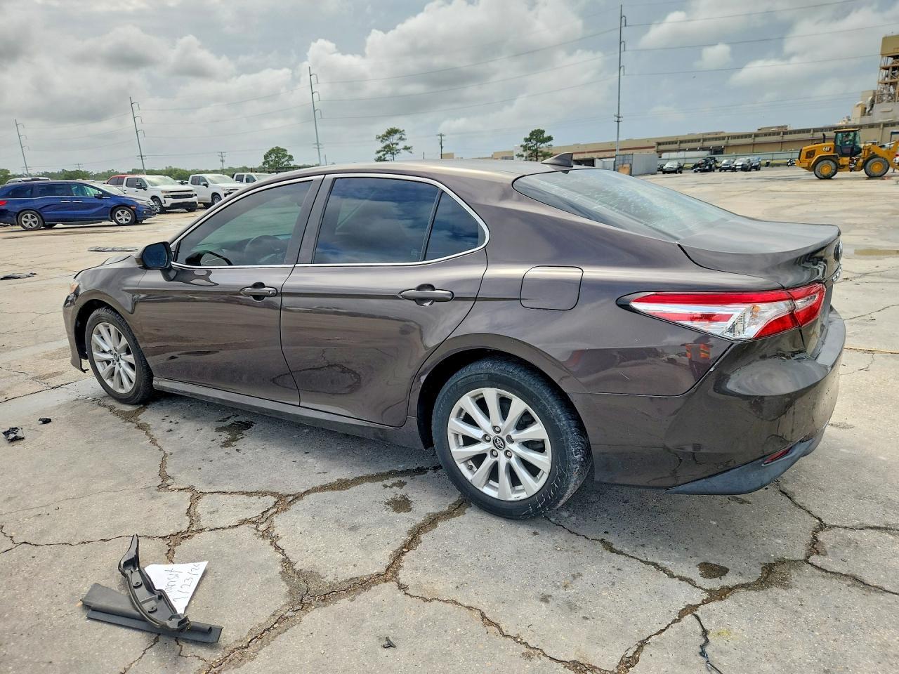 2019 Toyota Camry Le - Фото 2