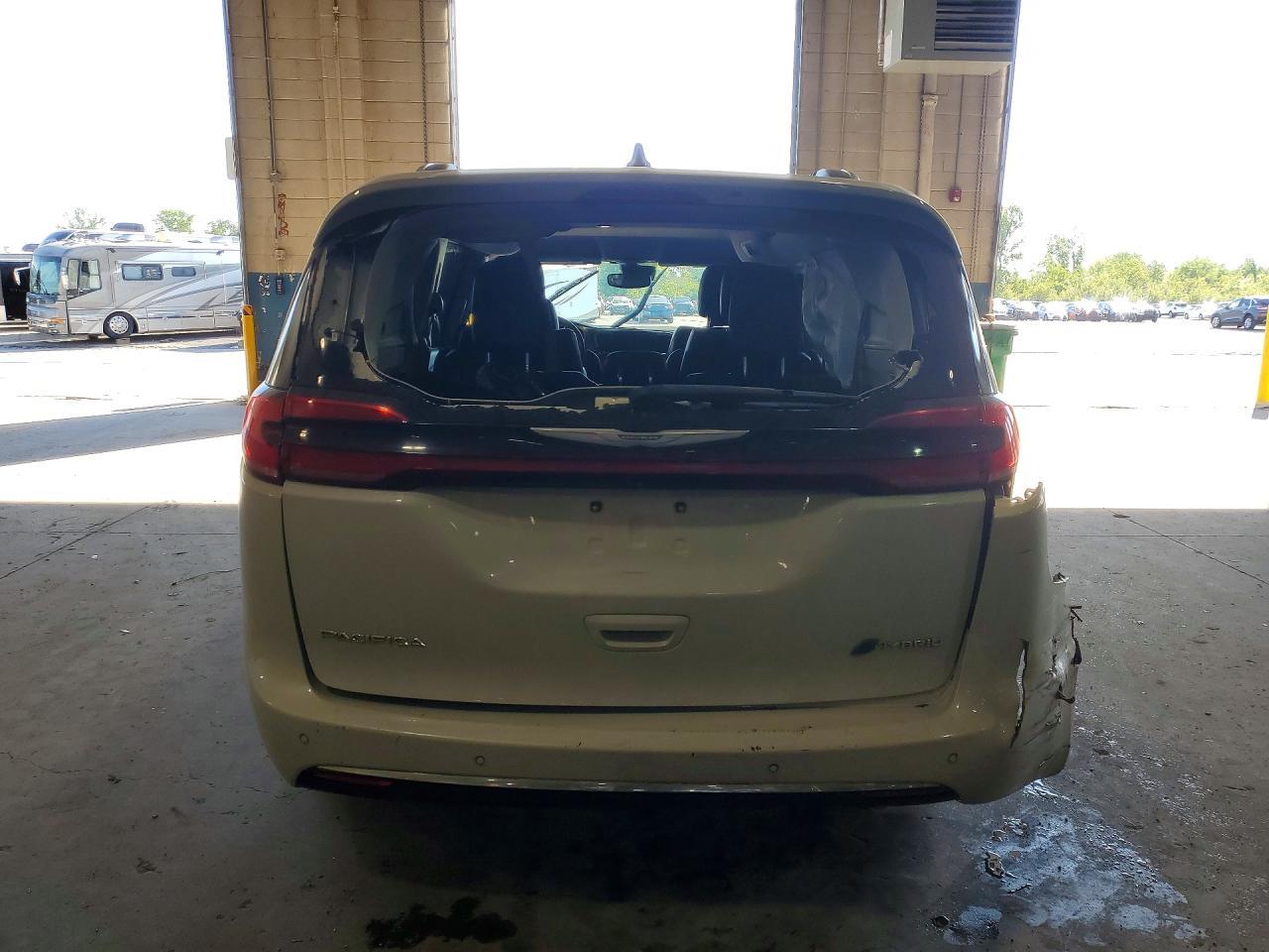 2021 Chrysler Pacifica Hybrid Touring L - Image 6