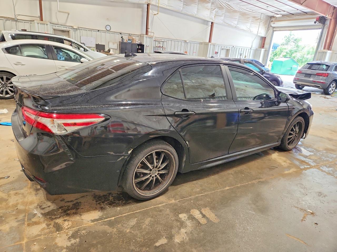 2020 Toyota Camry Se Nightshade - Фото 3