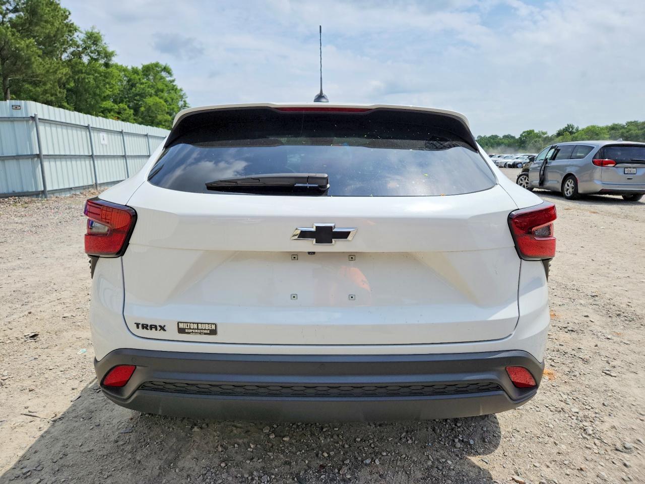 2025 Chevrolet Trax Ls - Фото 6