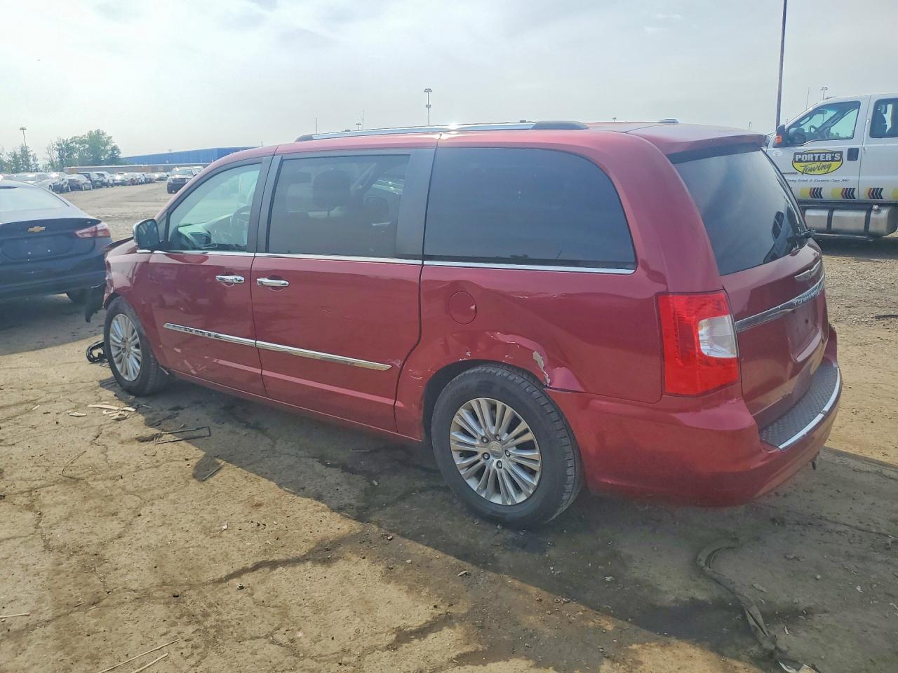 2013 Chrysler Town & Country Limited - Фото 2