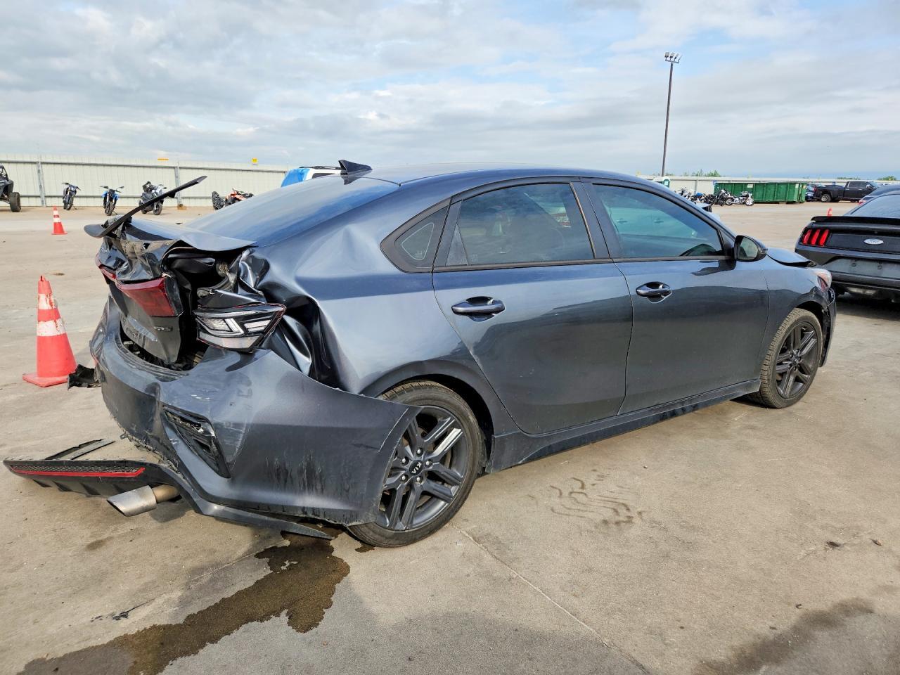 2021 Kia Forte Gt Line - Фото 3
