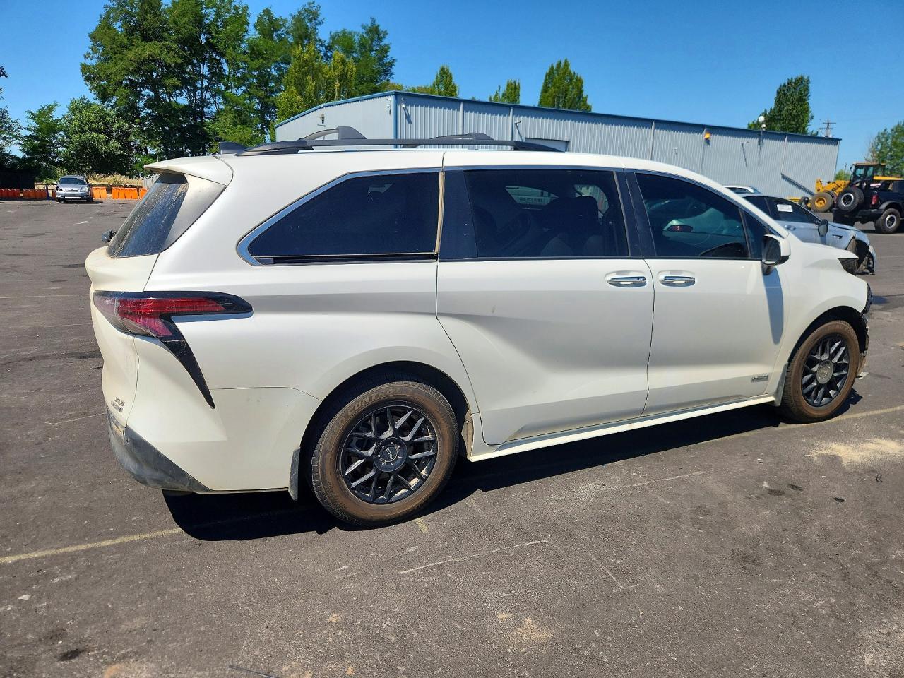 2021 Toyota Sienna Xle - Image 3